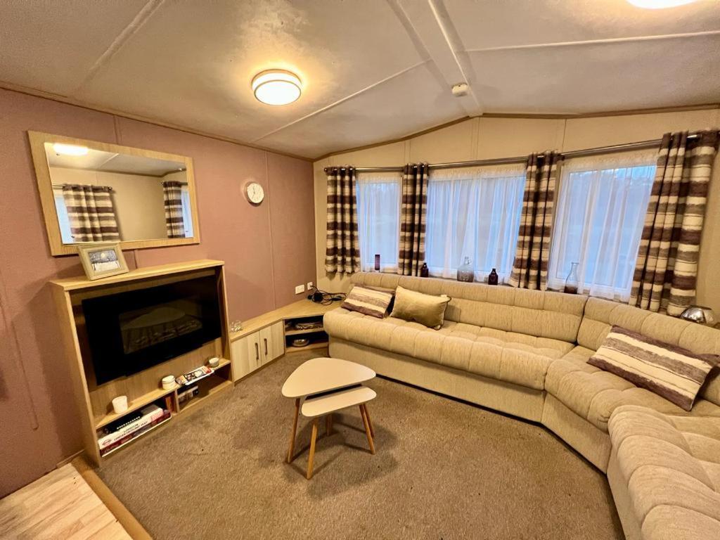 2 Bedroom Lakeview Lodge - Ensuite & Balcony Deck คาร์นฟอร์ธ ภายนอก รูปภาพ