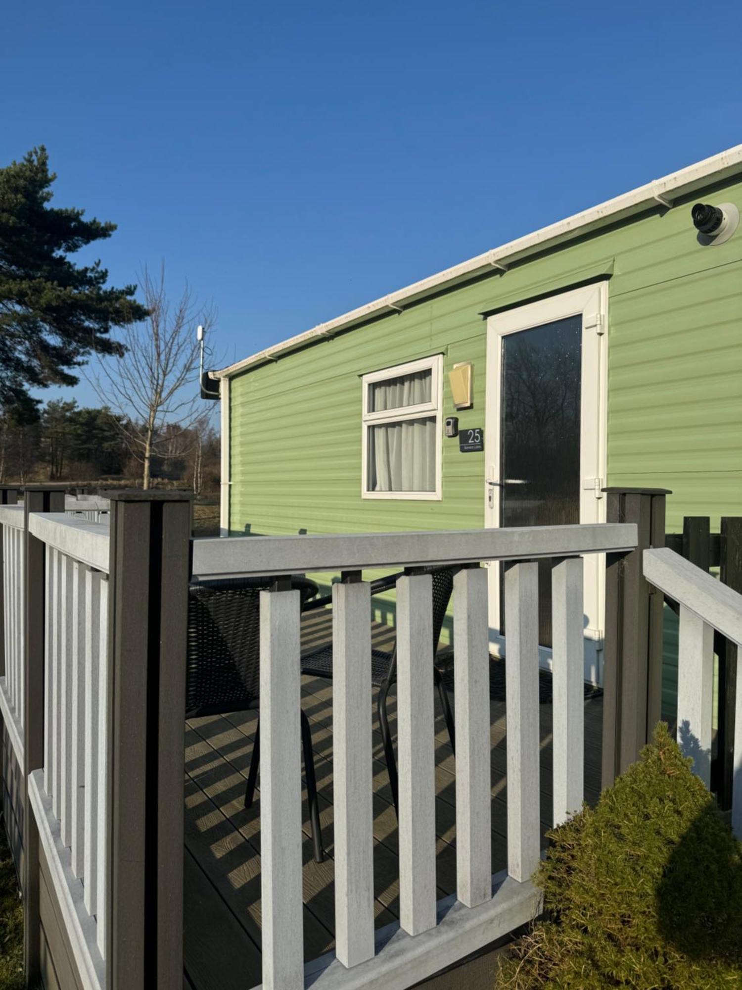 2 Bedroom Lakeview Lodge - Ensuite & Balcony Deck คาร์นฟอร์ธ ภายนอก รูปภาพ