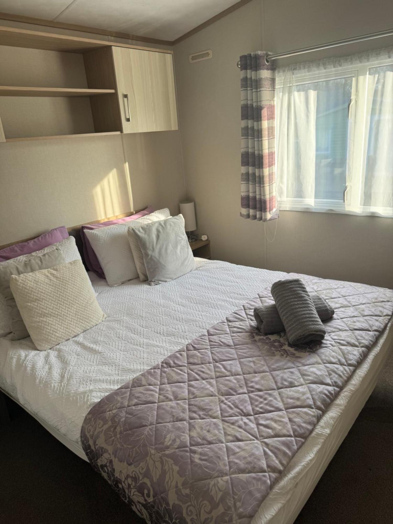 2 Bedroom Lakeview Lodge - Ensuite & Balcony Deck คาร์นฟอร์ธ ภายนอก รูปภาพ
